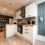 Stylish Victorian Home- 1 Bedroom 15 Mins Central London